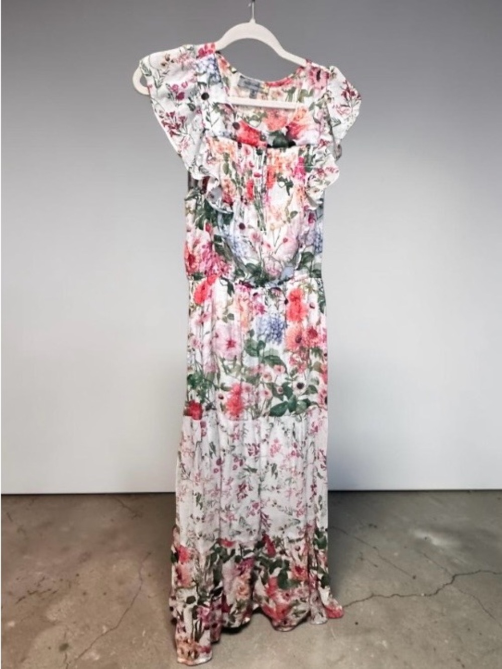 Floral Ruffle-Sleeve Maxi Dress in White and Pink